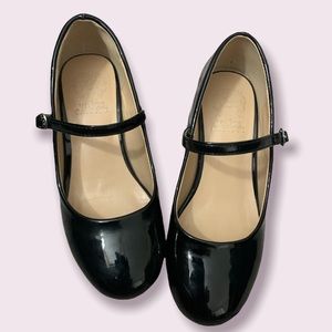 Gorgeous Vince Camuto dress shoes for the little girl size 13. Perfect for dress